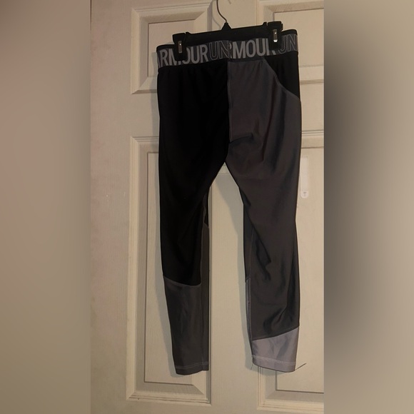 youth x-large ua leggings (a few spots that are glue) - Picture 3 of 4